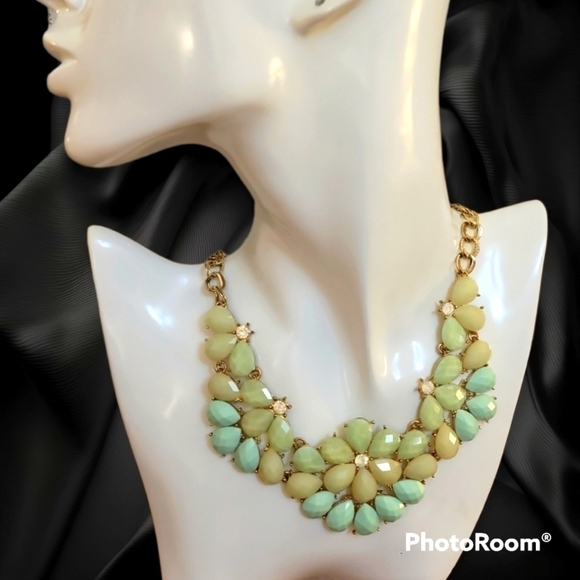 VTG Mint Teardrop Floral Bib Chain Necklace - Picture 1 of 7